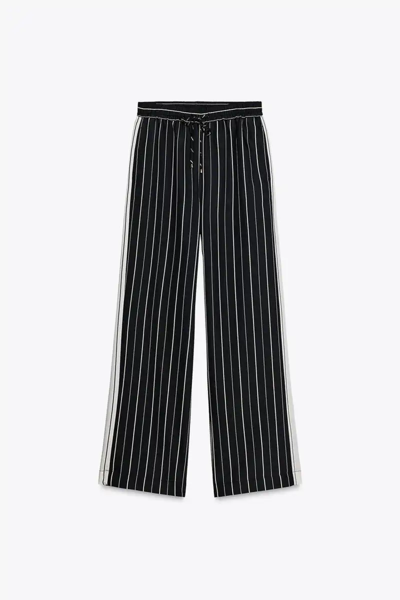Pantalón a rayas de Zara 19,99 euros 