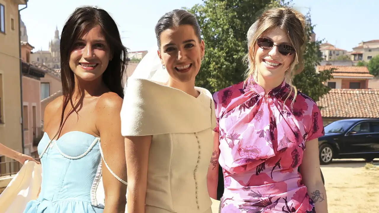 Ana de Miguel y dos de sus invitadas en su boda