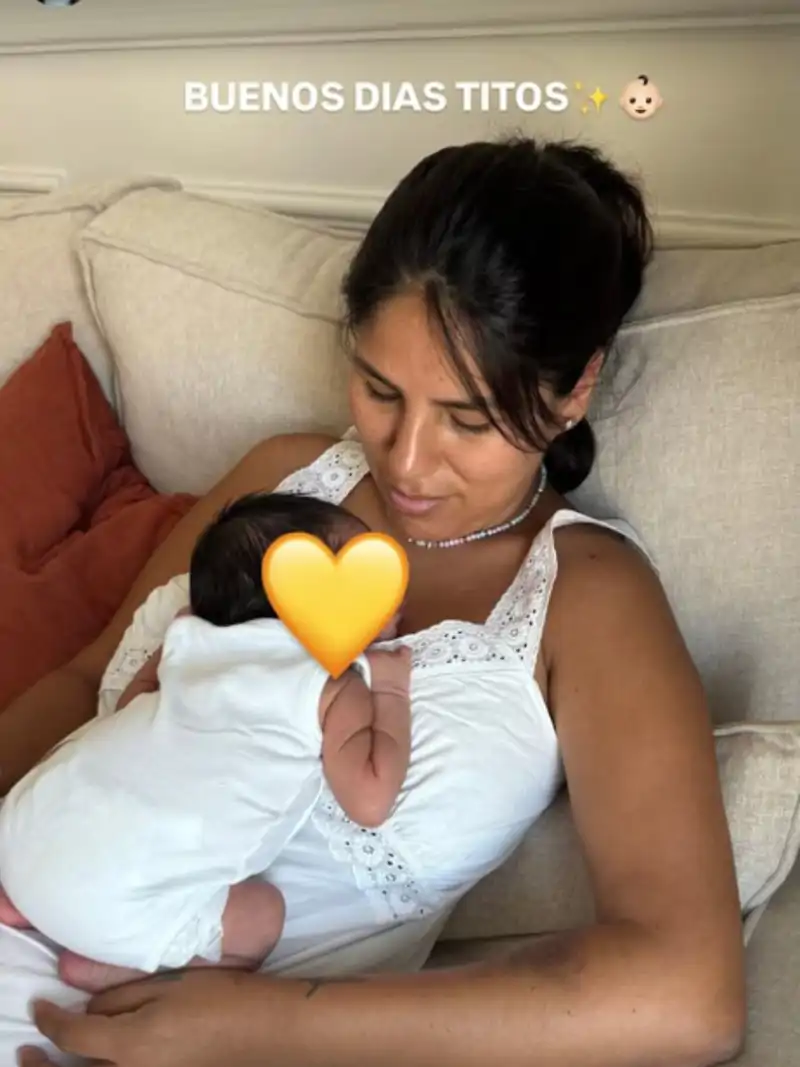 Isa Pantoja con su bebé