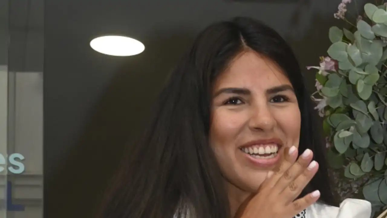 Isa Pantoja comparte la primera fotografía con su hijo en casa tras recibir el alta: "Buenos días titos"