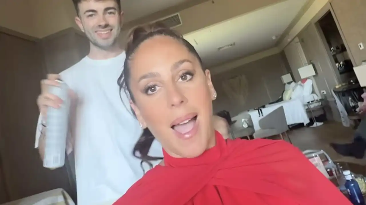 Anabel Pantoja preparándose para una boda