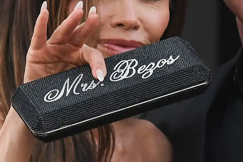 El exclusivo clutch de Lauren Sánchez