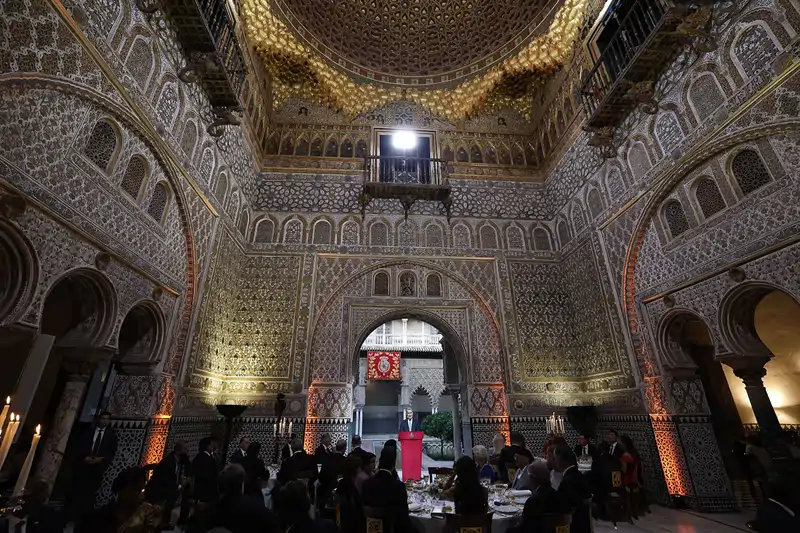 El Rey Felipe pronunciando su discurso en el Real Alcázar de Sevilla