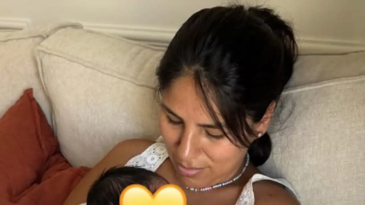 Isa Pantoja con su bebé