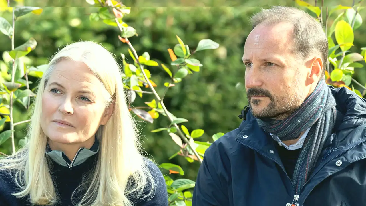 La prensa danesa hace saltar todas las alarmas por la situación de la casa real noruega tras desvelarse los cargos contra Marius Borg, hijo de Mette-Marit: "Es un desastre"