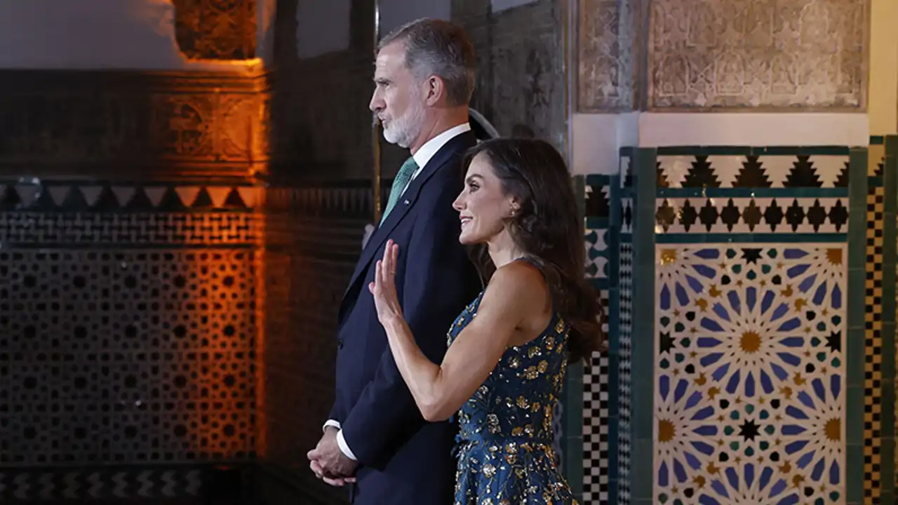 Sus Majestades saludan desde el Real Alcázar de Sevilla