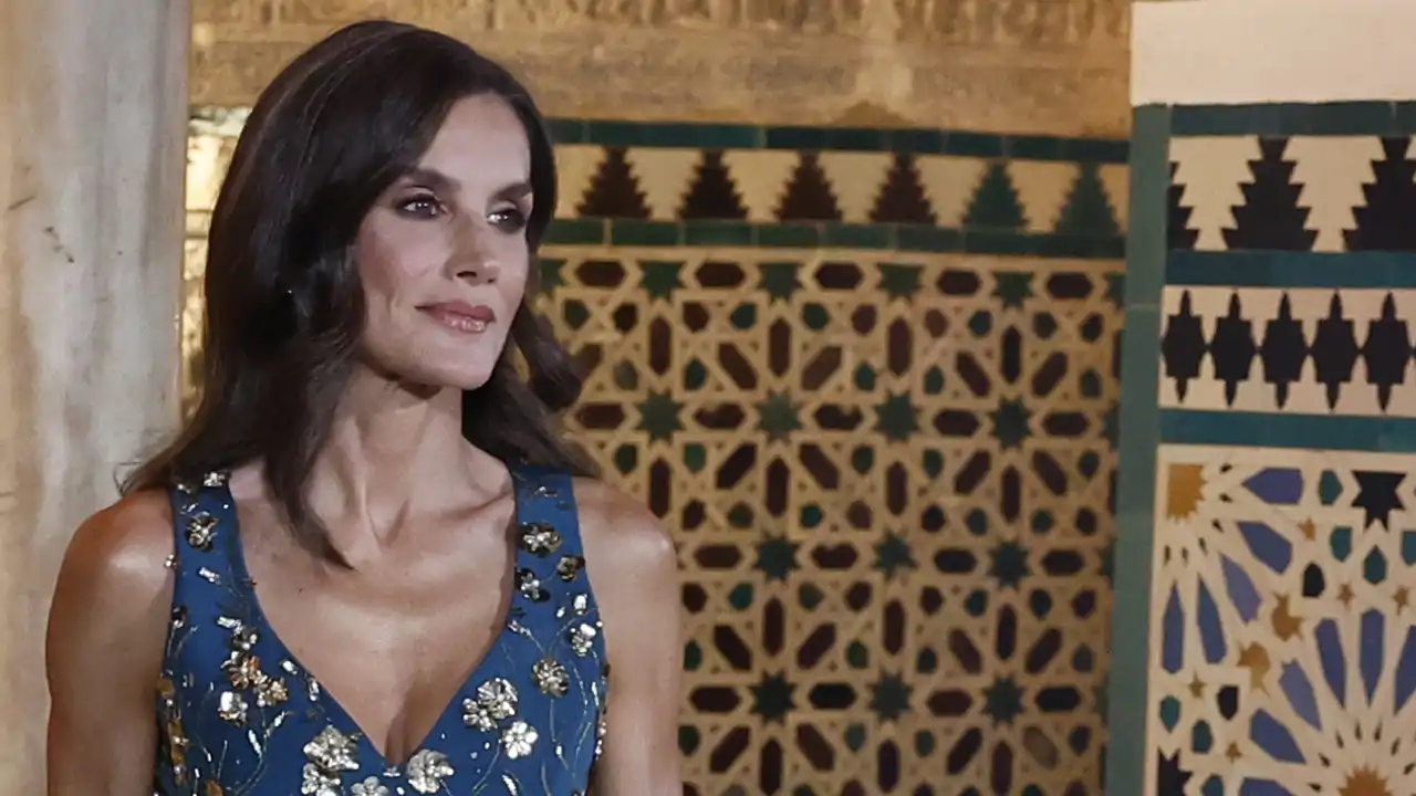 La prensa extrajera cae rendida ante el último look de la Reina Letizia en Sevilla: “De otro planeta” 