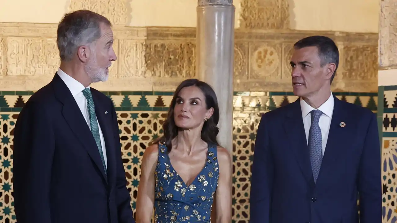 Los Reyes Felipe y Letizia junto a Pedro Sánchez
