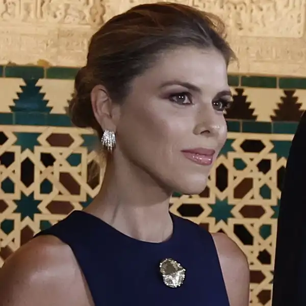 Manuela Villena eclipsa a Begoña Gómez con un vestido de la firma de Inés Domecq rebajado en la cena de la ONU en Sevilla 