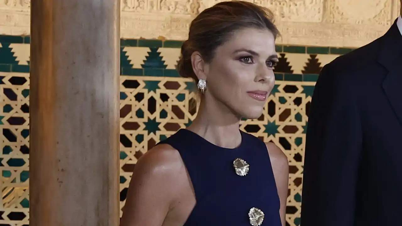 Manuela Villena eclipsa a Begoña Gómez con un vestido de la firma de Inés Domecq rebajado en la cena de la ONU en Sevilla 