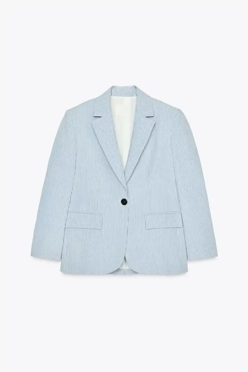 Blazer rayas hombreras de Zara 29,99 euros