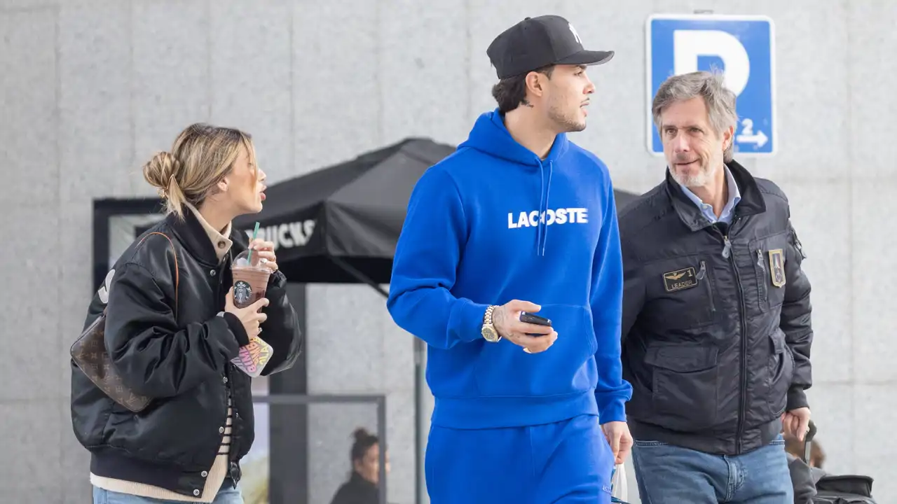 Carlo Costanzia junto a su hijo y Alejandra Rubio