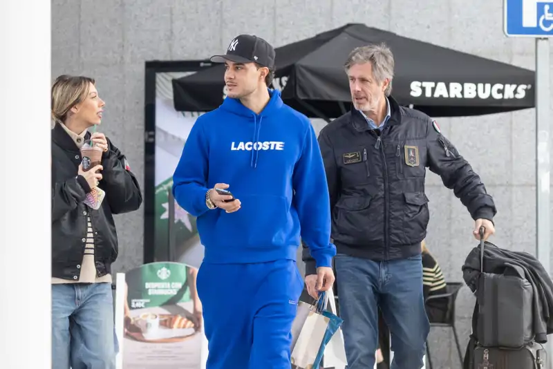 Carlo Costanzia junto a su padre