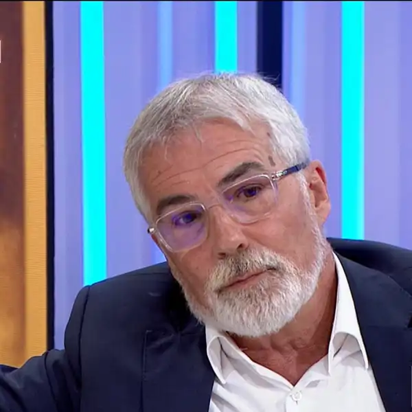 David Cantero, tras la polémica, aclara cómo era la relación de sus padres: "Mi padre tenía cuatro hijos y estaba casado"
