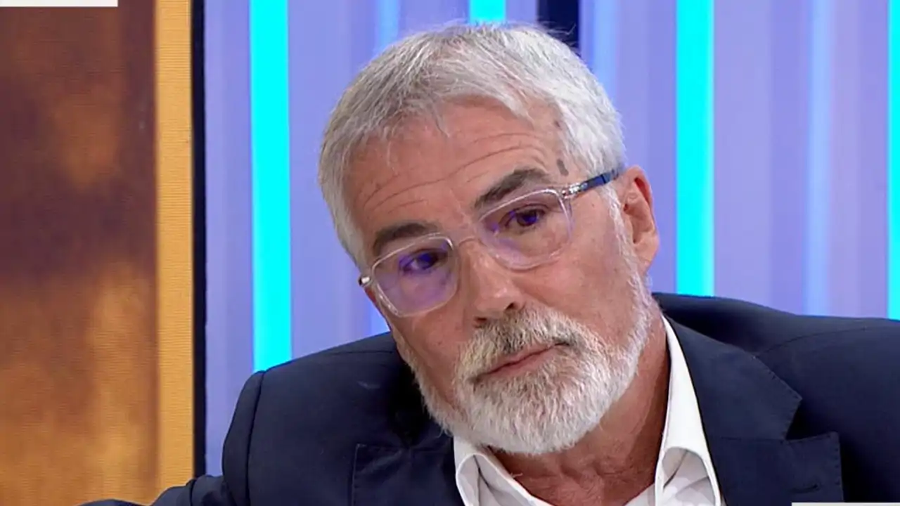 David Cantero, tras la polémica, aclara cómo era la relación de sus padres: "Mi padre tenía cuatro hijos y estaba casado"