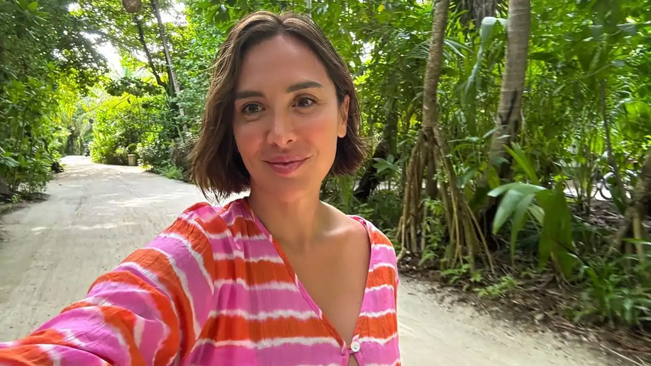 El estampado shibori conquista el verano: cinco prendas para sumarse a la microtendencia japonesa más cool, divertida y colorida