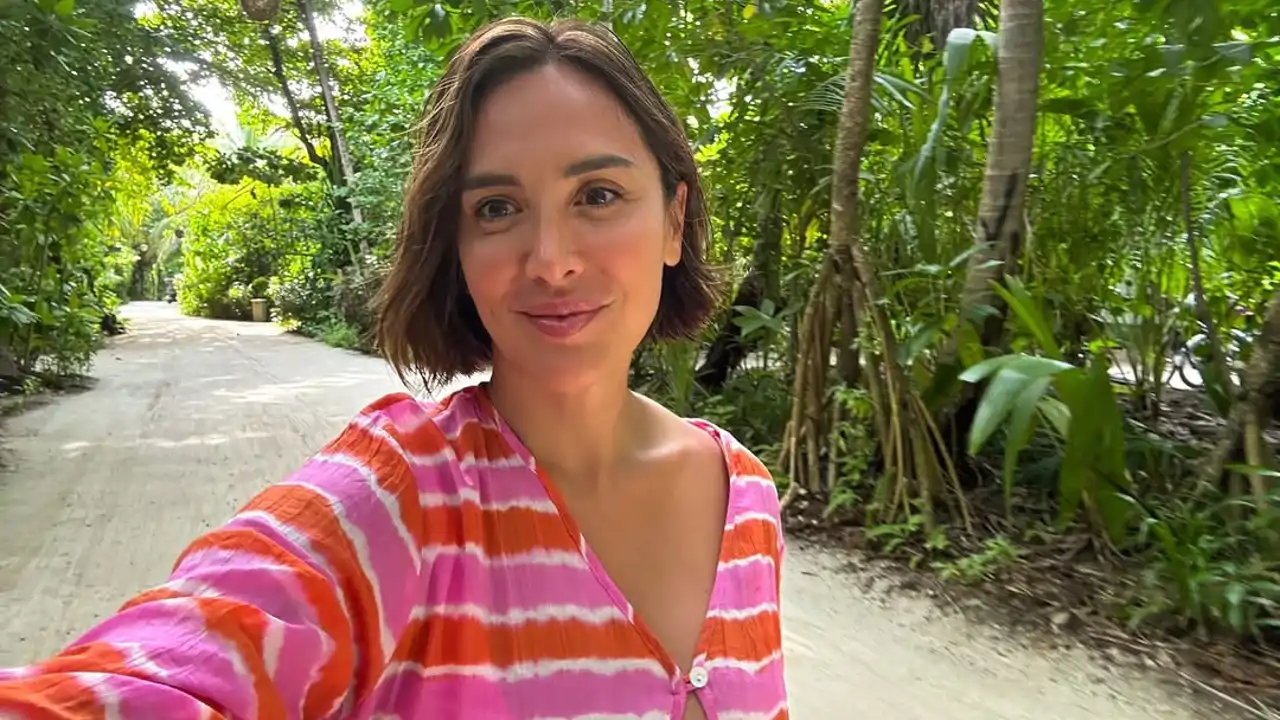 El estampado shibori conquista el verano: cinco prendas para sumarse a la microtendencia japonesa más cool, divertida y colorida