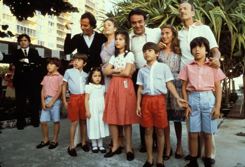 Julio Iglesias Puga junto a toda la familia Iglesias
