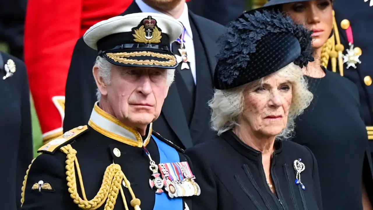 La prensa extranjera destapa los insólitos planes de la Familia Real británica de cara al funeral del Rey Carlos: el papel de Harry y Meghan 