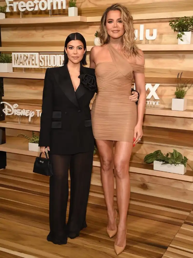 Khloé Kardashian junto a otra de sus hermanas, Kourtney Kardashian