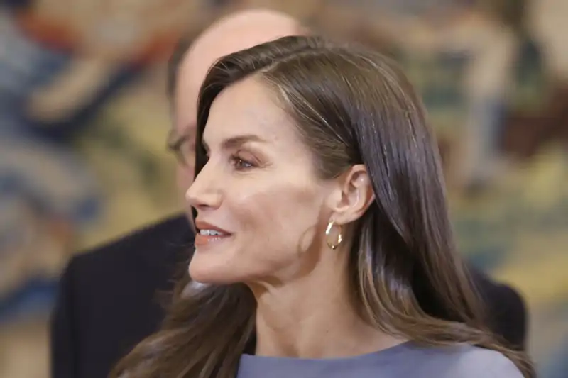 Los pendientes aro más discretos de la Reina Letizia 