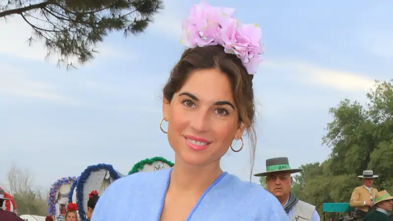 Lourdes Montes en una romería del Rocío