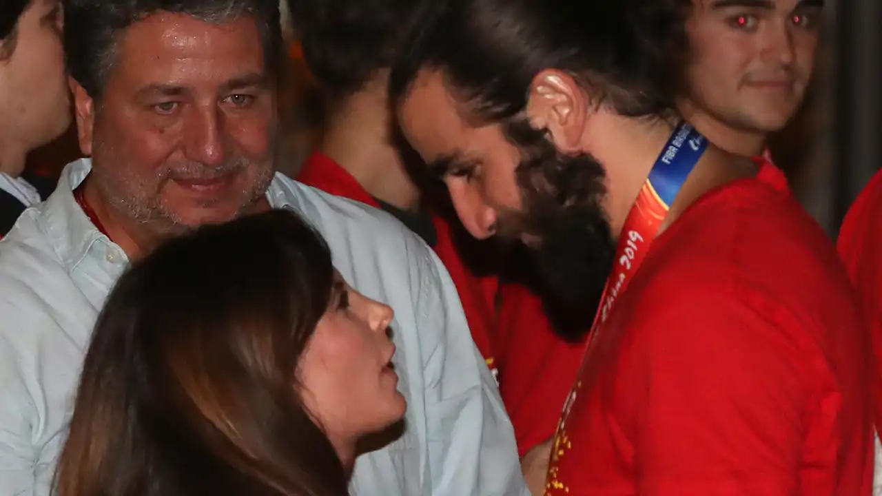 Ricky Rubio y su pareja, Sara Colomé, celebrando una victoria 