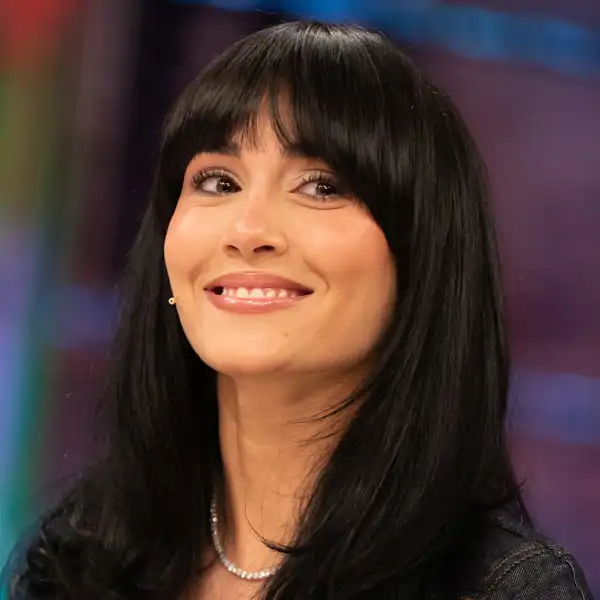 Aitana (26 años): “Me he obsesionado con la limpieza coreana. Me hago una doble limpieza con aceite y crema”