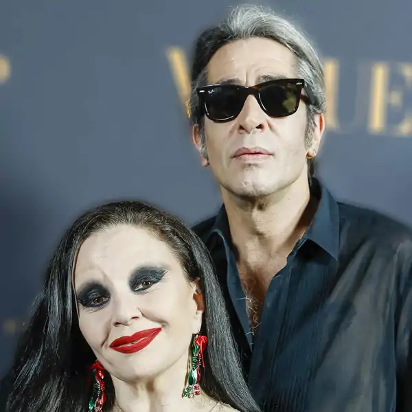 Alaska reacciona a sus imágenes en SEMANA con Mario Vaquerizo: “Como fan de la prensa rosa (sobre todo en papel) es un honor” 