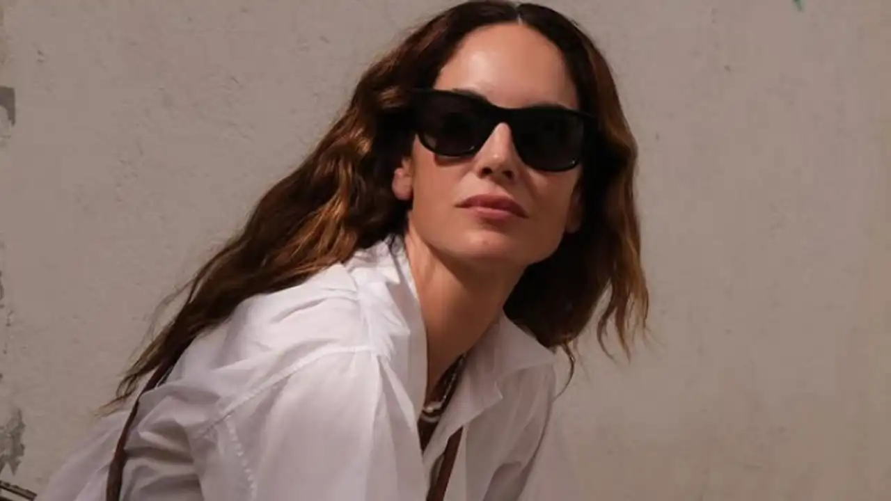 Acaban de reponer en las rebajas de Zara las 5 blusas (por 12,99 euros) que te salvan todos los looks de oficina hasta después del verano