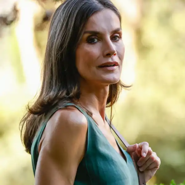 "Me enamoré hace unos años de un vestido de la Reina Letizia y ahora he encontrado su clon en las rebajas de Sfera"