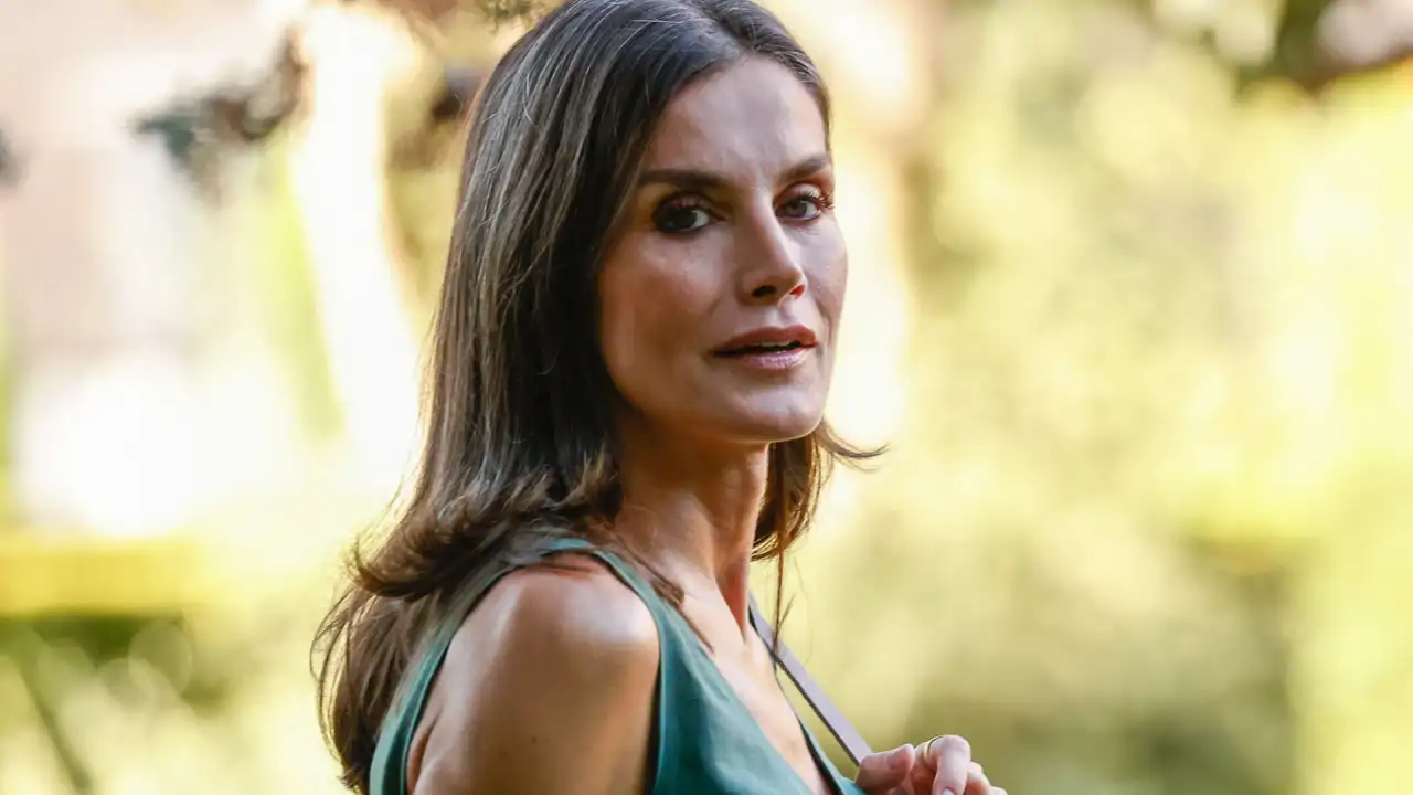 "Me enamoré hace unos años de un vestido de la Reina Letizia y ahora he encontrado su clon en las rebajas de Sfera"