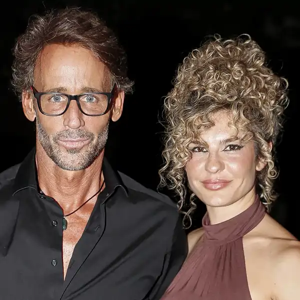 Álvaro Muñoz Escassi y Sheila Casas en un evento