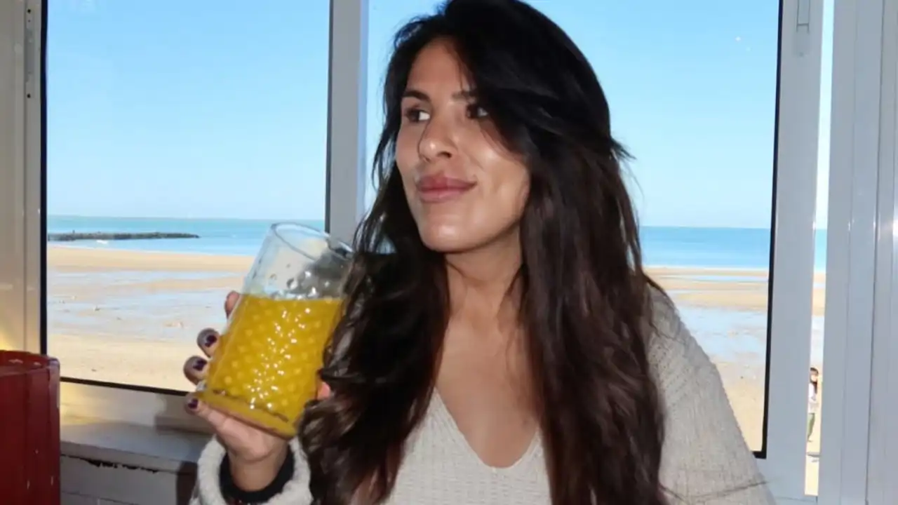 Isa Pantoja (29 años): "Tomo este té antiinflamatorio. Lleva canela, laurel y lo más top, flor de jamaica" 