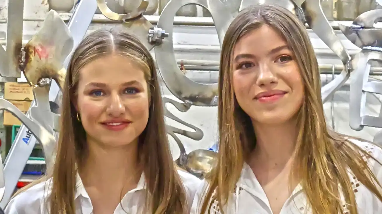 La Princesa Leonor y la Infanta Sofía vestidas de blanco