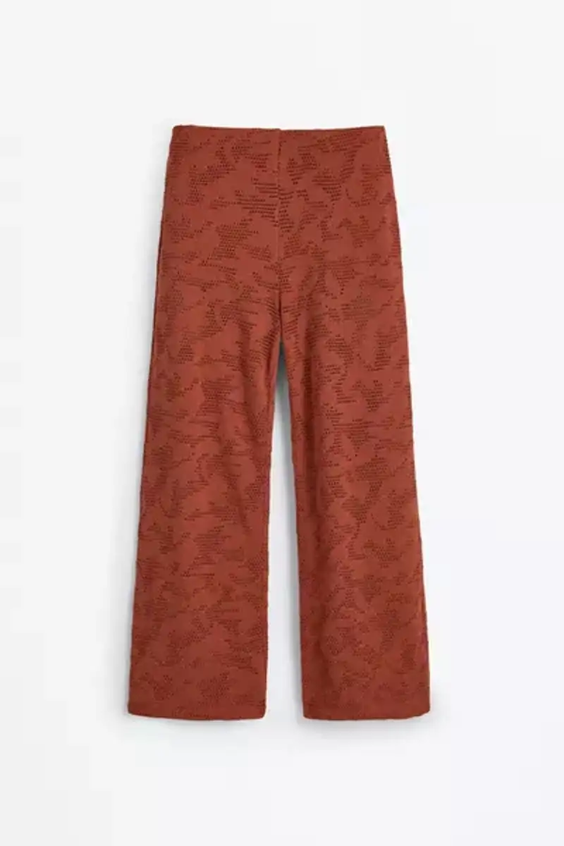 Pantalón crochet de Lefties 17,99 euros