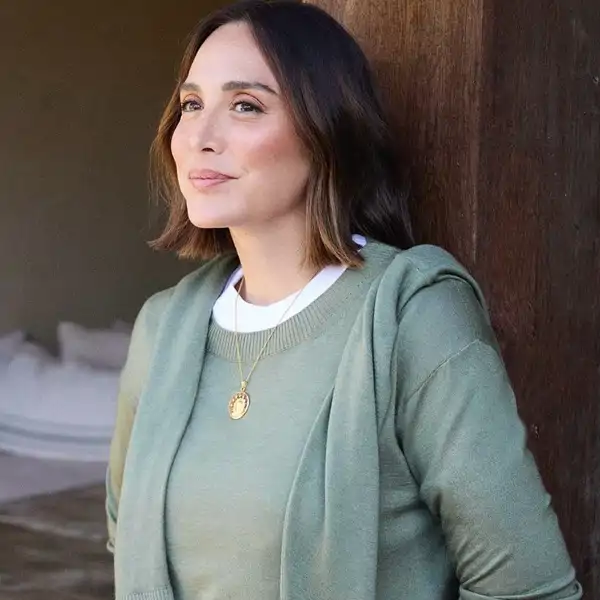 Tamara Falcó posa en su rincón favorito del jardín de Isabel Preysler, un chill out de lujo en el que desconectar en familia: "Tardes de verano"