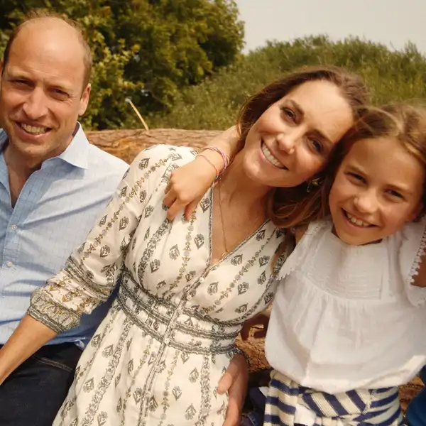 Los príncipes de Gales con sus hijos