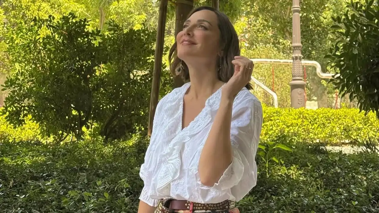 Tamara Falcó sorprende con los pantalones de flores de firma madrileña inspirada en la India que triunfa entre las mujeres con estilo de Chamberí