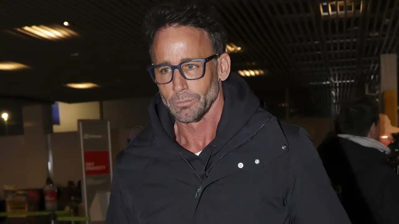 Álvaro Muñoz Escassi rompe su silencio y zanja los rumores de infidelidad tras su ruptura con Sheila Casas: "No me ha dado tiempo a portarme mal"