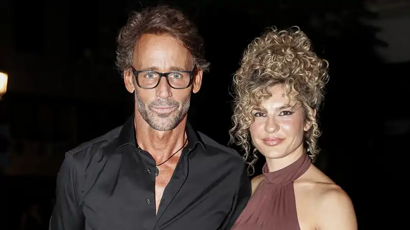 Álvaro Muñoz Escassi y Sheila Casas en un evento