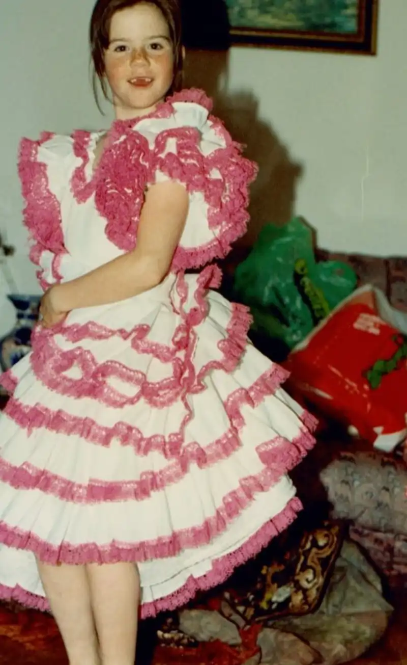 Amelia Bono con un traje de flamenca