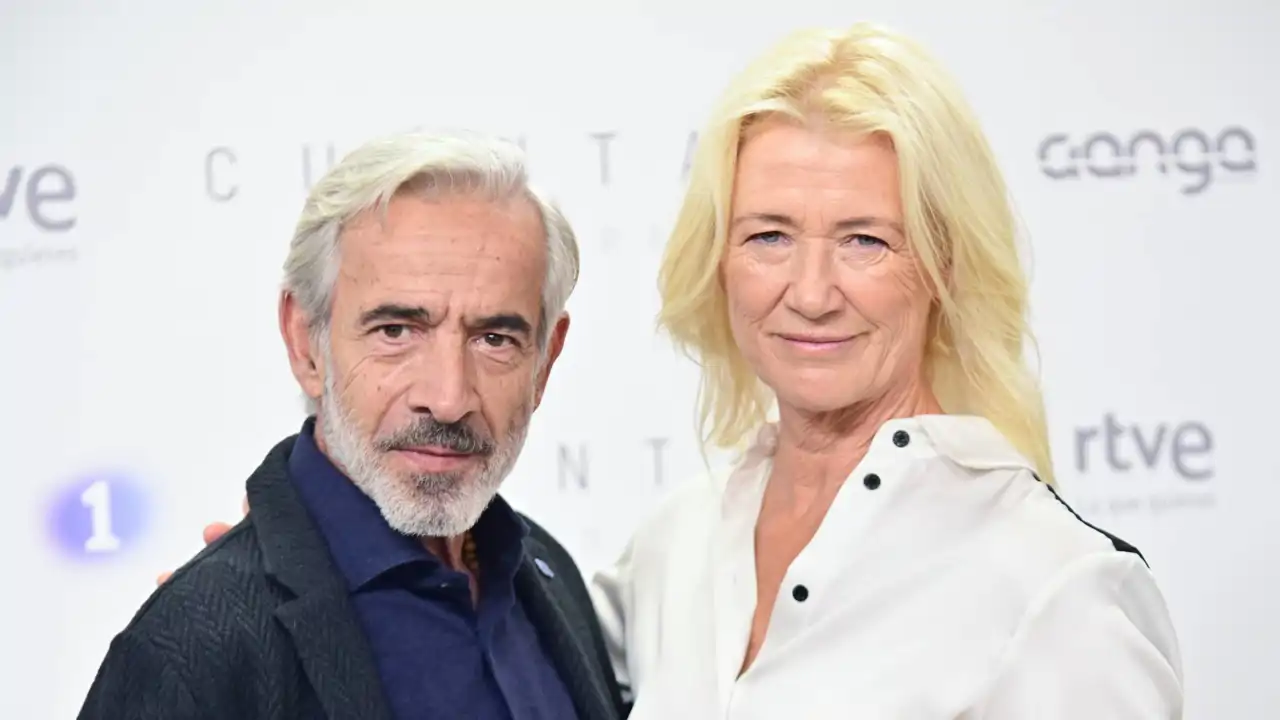 Imanol Arias y Ana Duato en un photocall