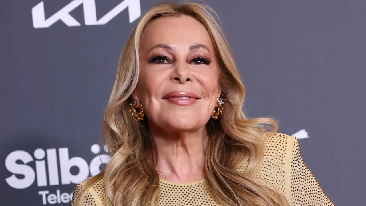  Entramos en el exclusivo salón de Ana Obregón en Madrid: una especial fotografía de Aless Lequio y estilo minimalista