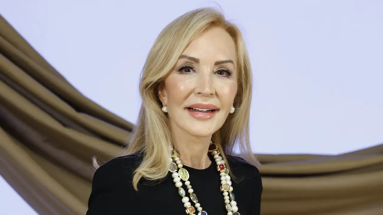 La Dra. Andrea Valladares, especialista en armonización facial: "En verano la piel se deshidrata más rápido por ello los skinboosters son lo mejor, ya que mantienen la piel elástica y jugosa"