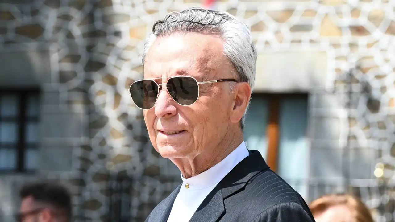 José Ortega Cano con gafas de sol