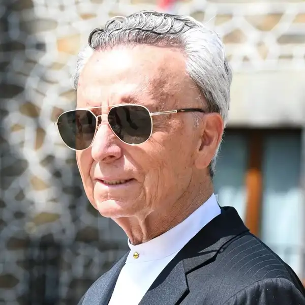 José Ortega Cano con gafas de sol
