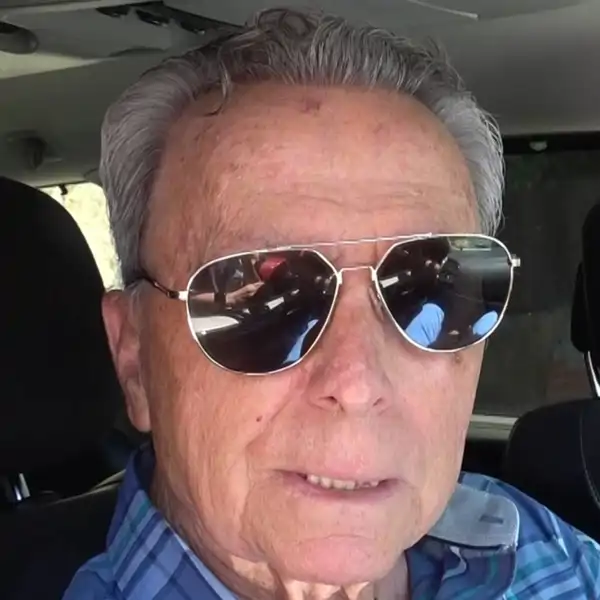 Ortega Cano con gafas de sol