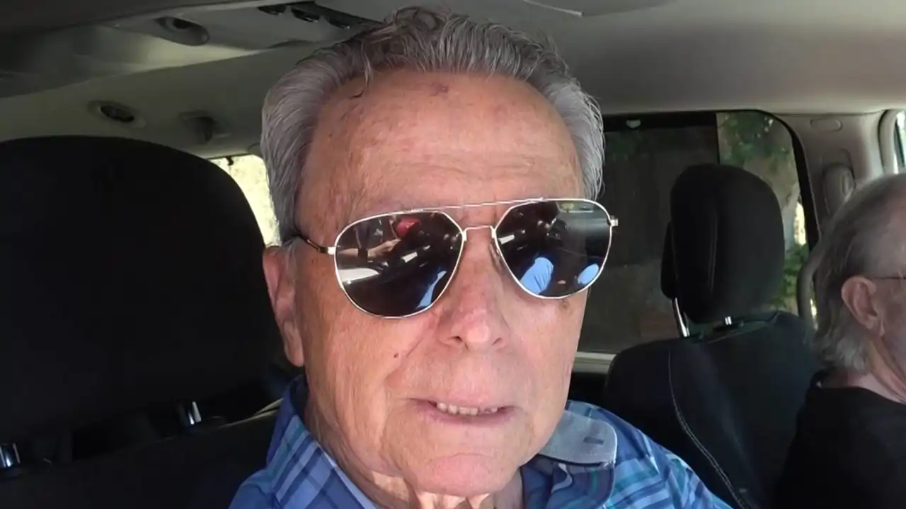 Ortega Cano con gafas de sol