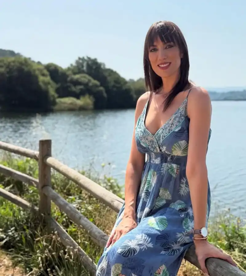 Patricia Pardo disfruta sus vacaciones frente al agua en Galicia